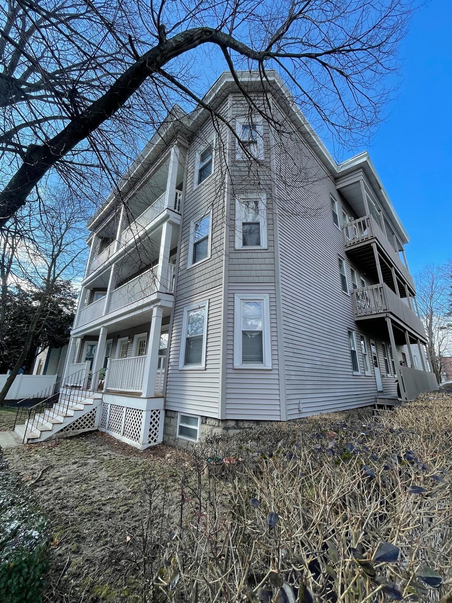 Building Photo - 42 Linden Ave