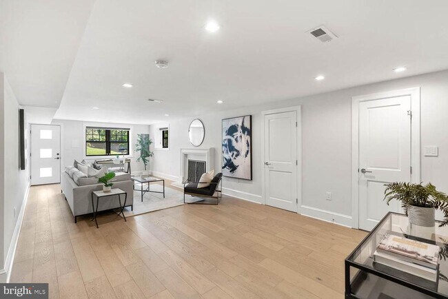 Building Photo - 4628 Blagden Terrace NW
