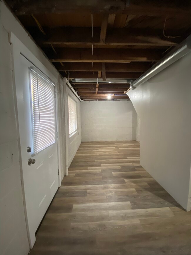 Building Photo - 571 Grayton Rd