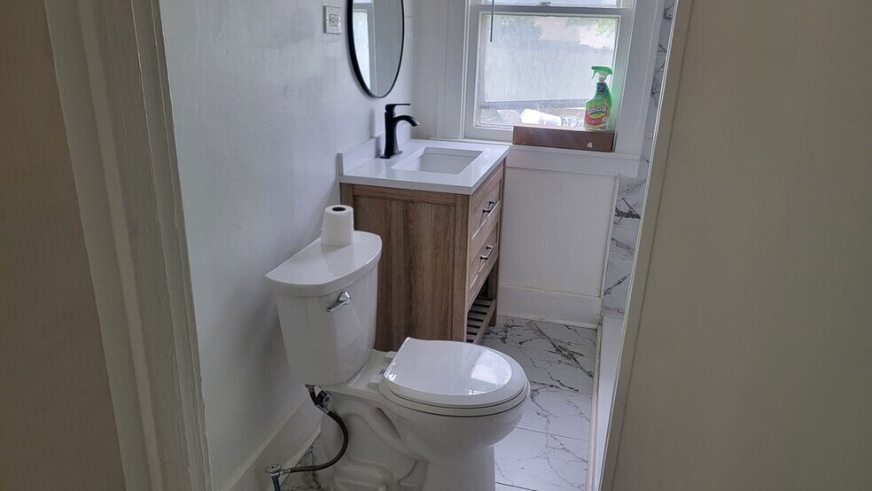 Building Photo - 24 Cochrane Pl