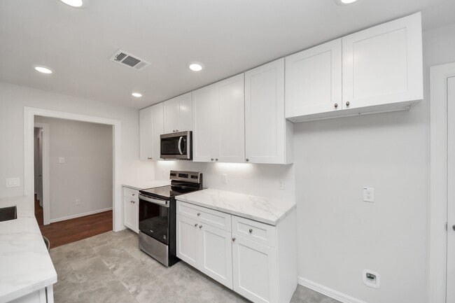 Building Photo - 6034 John Dreaper Dr