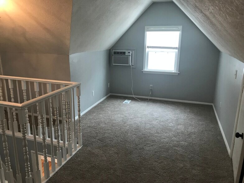 Building Photo - 5214 Cedar St