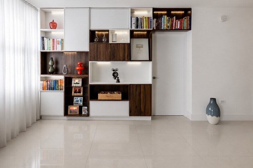 Building Photo - 825 Brickell Bay Dr