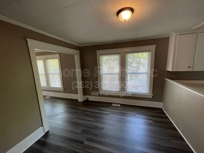 Building Photo - 1409 Dogwood Ave