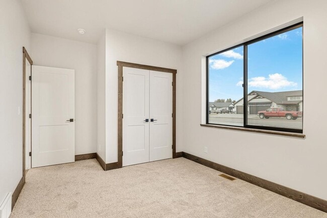 Building Photo - K288LI