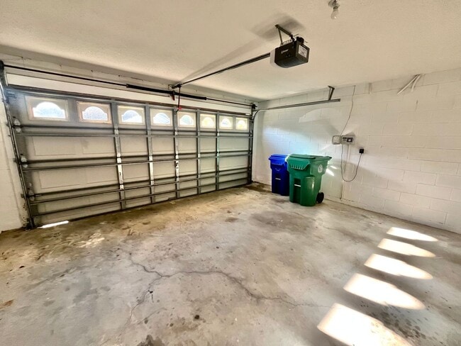 Building Photo - 1709 Pine Bay Dr