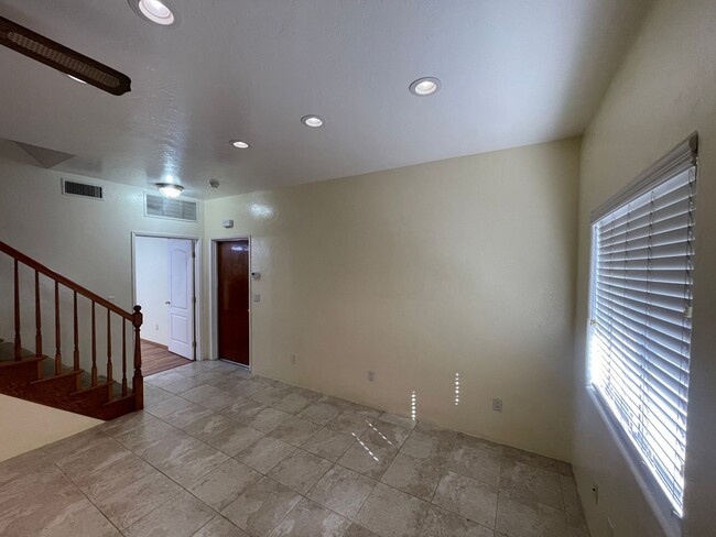 Building Photo - 4 BEDROOMS 3 FULL BATHS HOUSE IN EL CAJON CA