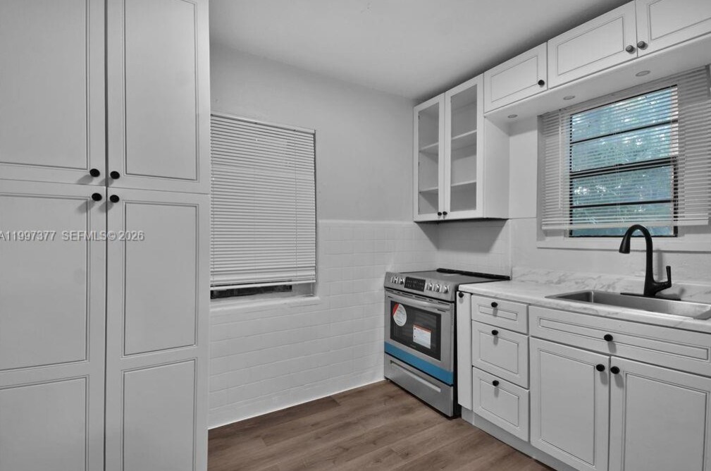 Building Photo - 547 NW 49th St