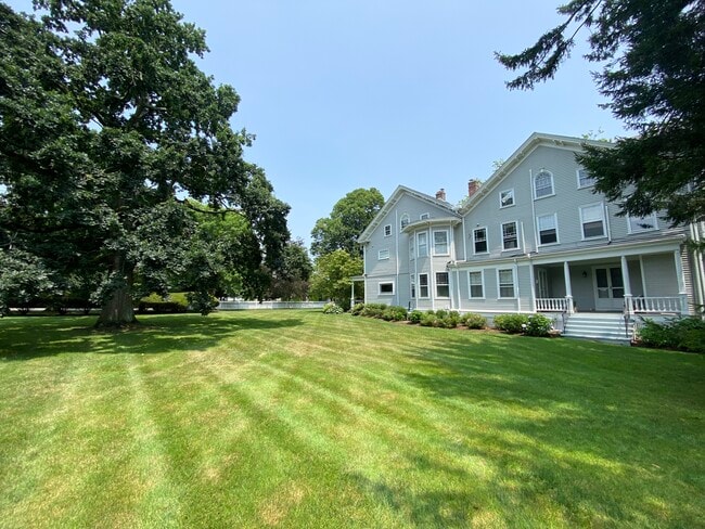 Building Photo - 141 Narragansett Ave