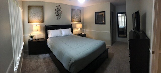 Master with Walk in Closet - 5001 Grande Dr
