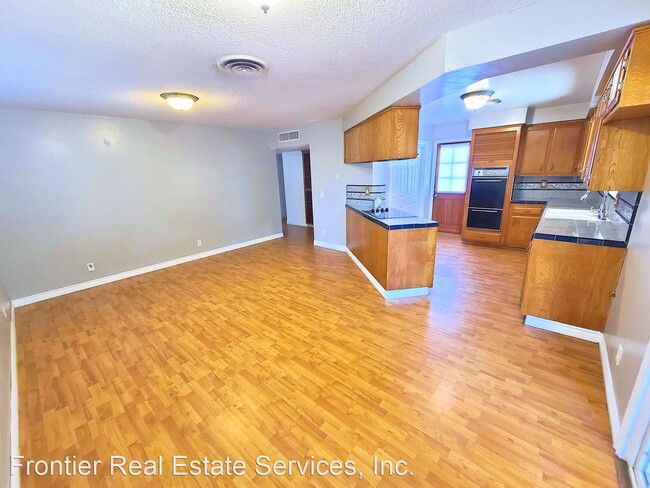 Building Photo - 3 br, 2 bath House - 4112 Charter Oaks Ave