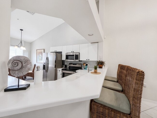 Building Photo - 2-bedroom + den condo in Lely Resort!