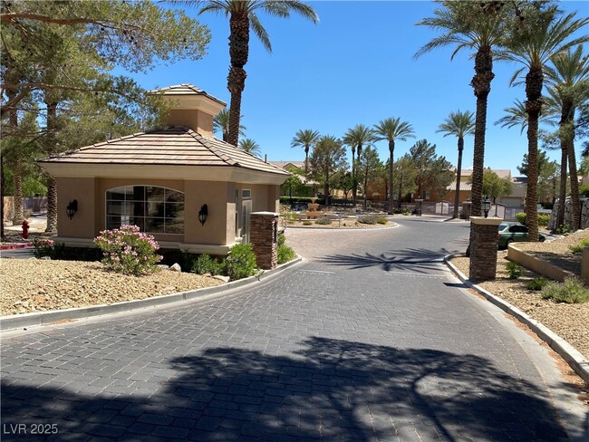 Building Photo - 3627 Water Song Dr