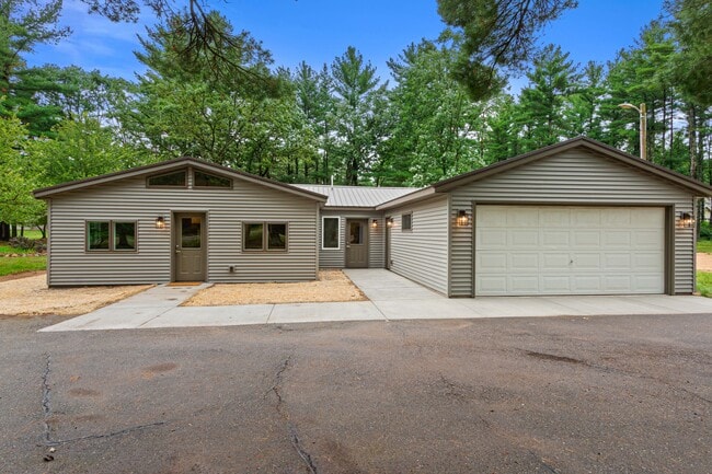 Building Photo - 1688 S Aurora Ln