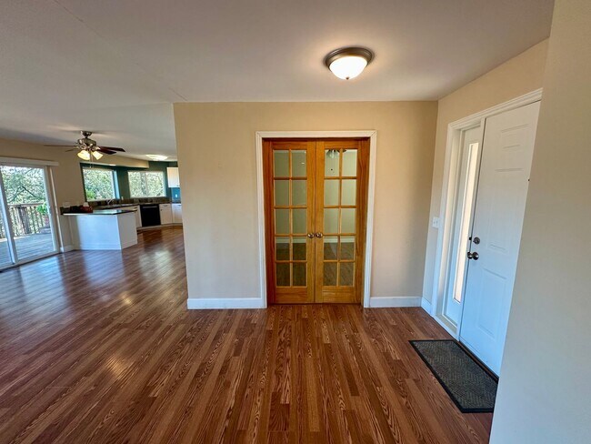 Building Photo - 3 Bedroom 2.5 Bathroom Home on 10 Acres Wi...