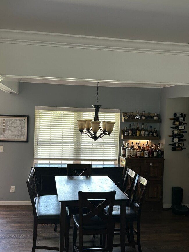 Building Photo - 4 BD/2 BA in Pine Meadows - 1/2 acre fence...