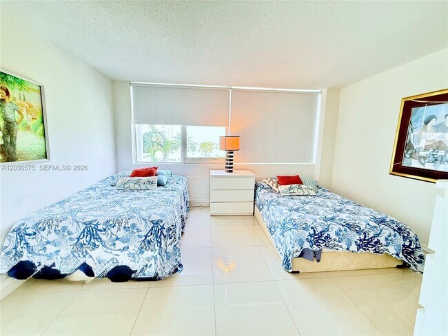 Building Photo - 3140 S Ocean Dr