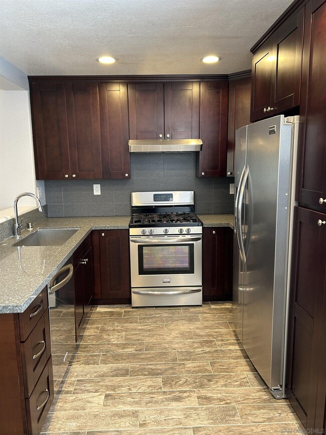 Building Photo - 10284 Wateridge Cir