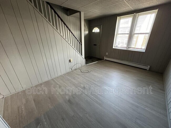 Building Photo - 422 Hillside Ave