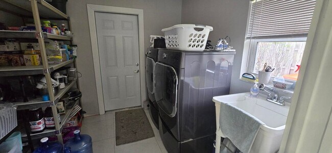 Building Photo - 288 NW 89th Ave