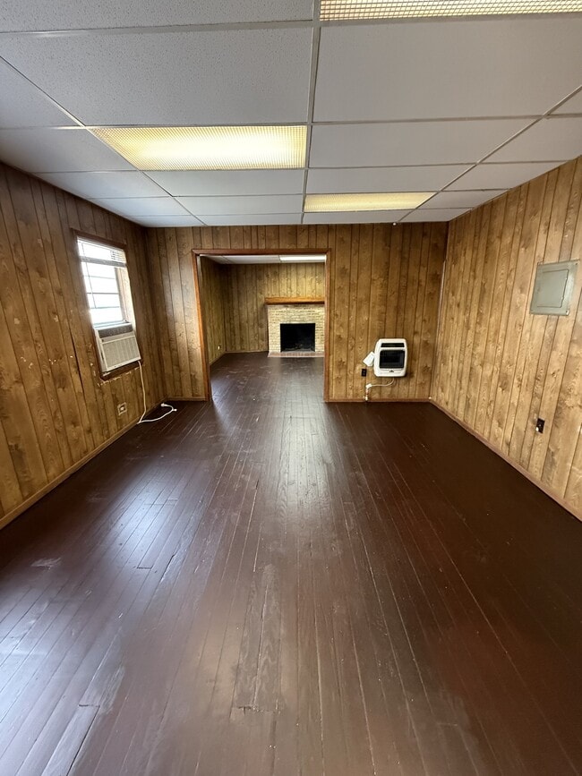 Building Photo - 118 4th Ave NW