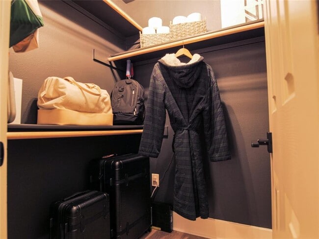 Building Photo - 1308 San Bernard St