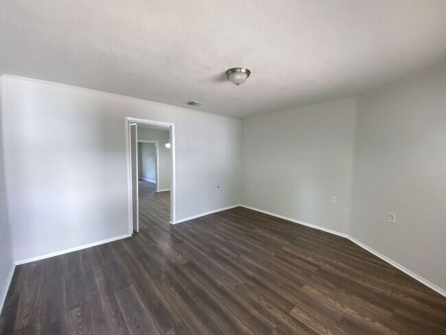 Building Photo - 3BED/2BATH HOUSE FOR RENT AVAILABLE NOW! *...