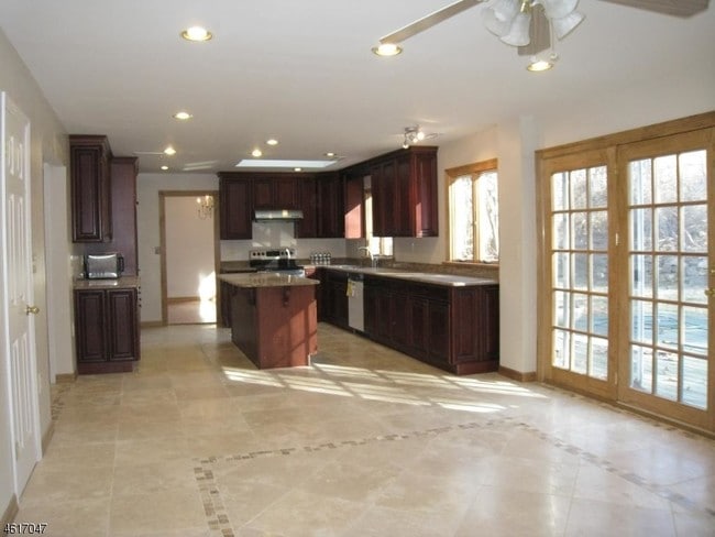 Building Photo - 35 Morningside Dr