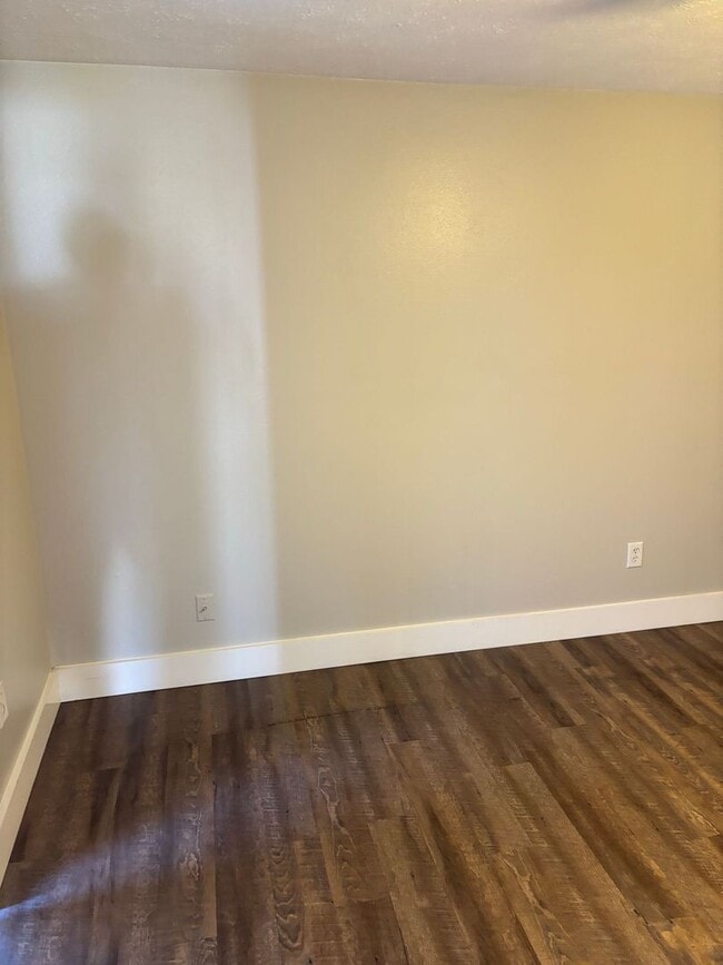 Building Photo - Spacious 3 Bedroom 2 Bath apartment!