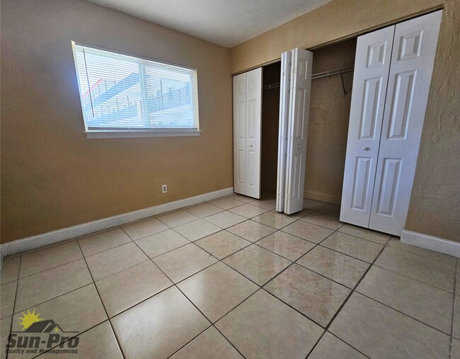 Building Photo - 900 S Peninsula Dr
