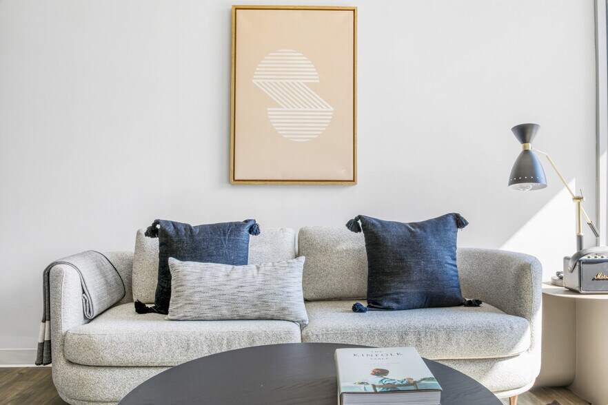 Building Photo - 5 Glassworks Ave