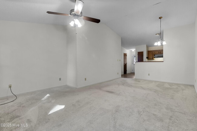 Building Photo - 1615 RaceTrack Rd