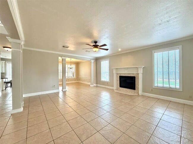 Building Photo - 626 Clarenda Falls Dr