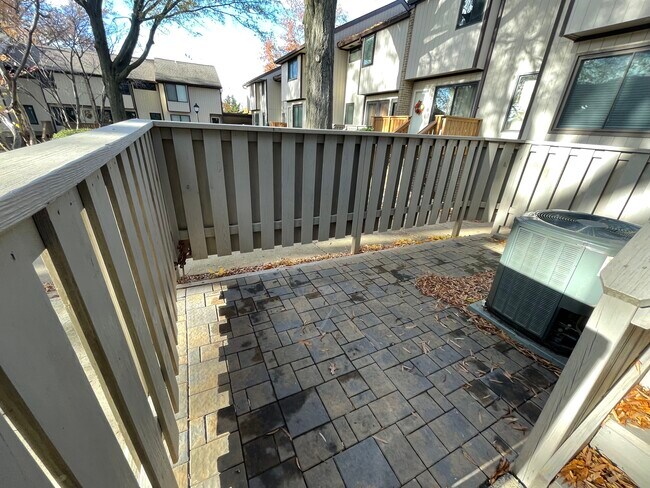 Building Photo - 1661 Westwind Way
