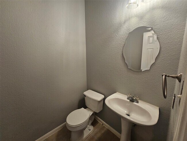 Building Photo - 164 Ashwood N