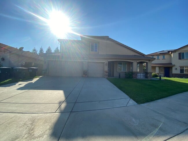 Primary Photo - Big beautiful Home for rent in Visalia, Ca