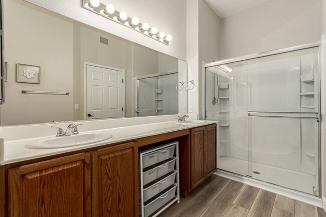 Building Photo - Stunning furnished 2-Bedroom Condo with Mo...