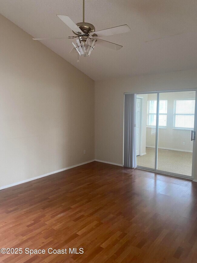 Building Photo - 3166 Lago Vista Dr