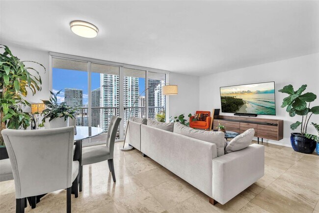 Building Photo - 1200 Brickell Bay Dr
