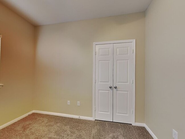 Building Photo - *No App Fee.*1 Month FREE Rent w/move in b...