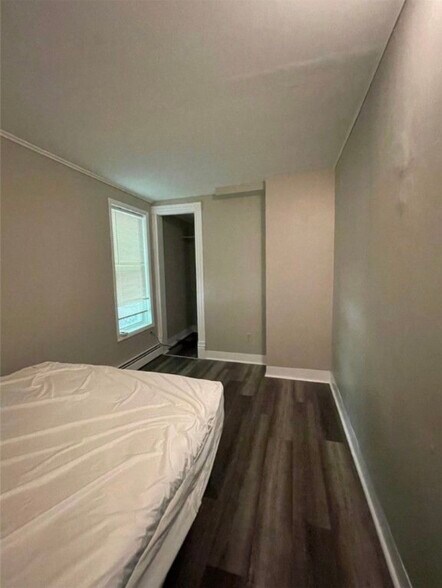 Building Photo - 107 Elm St