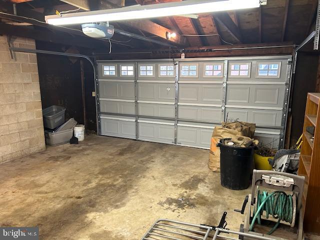 Building Photo - 619 Shadywood Dr