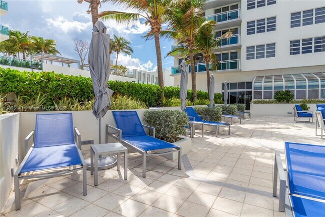 Building Photo - 6917 Collins Ave