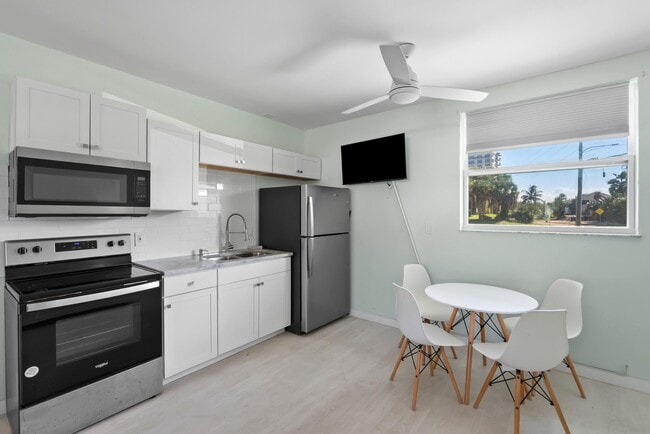 Primary Photo - 670 Hernando St