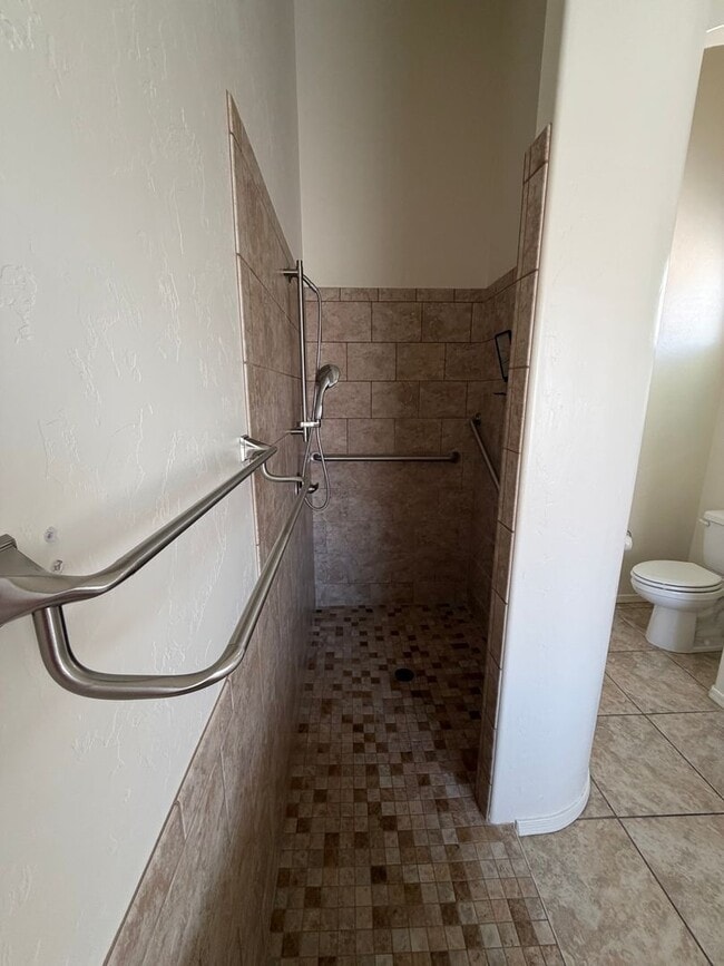 Building Photo - Large Family Home with SOLAR and Landscaping Maintenance Included!!