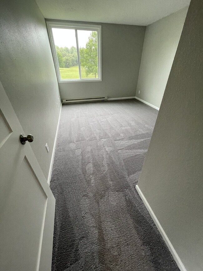 Building Photo - Beautiful Remodeled 1 Bedroom 1 Bath Apart...