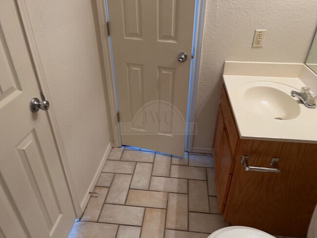 Building Photo - 900 McDaniel Cir