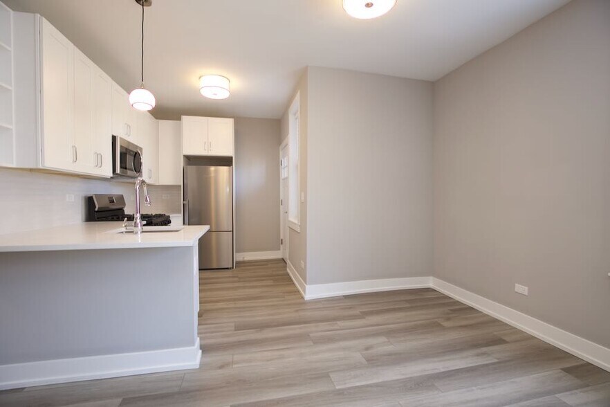 Building Photo - 3934 N Janssen Ave