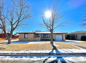 Building Photo - Charming 2-Bedroom Home in Plainview - Rec...