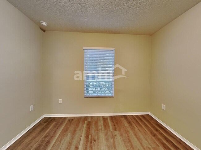 Building Photo - 7271 Wakeview Dr